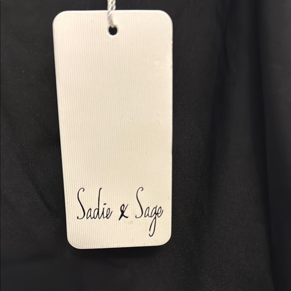 Sadie & Sage Black Camisole Top - Picture 2 of 4